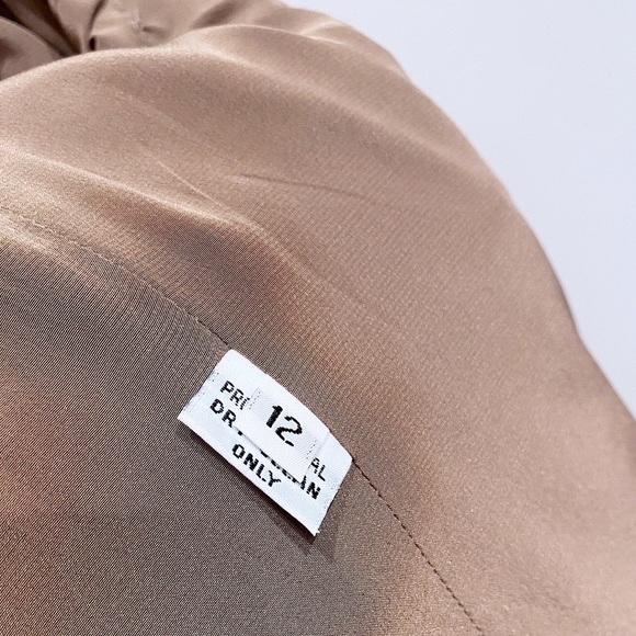 Oscar de la Renta De Mask Suit - 12 - Picture 9 of 9